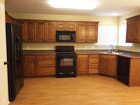 3rd image of 713 Alexandria Ln