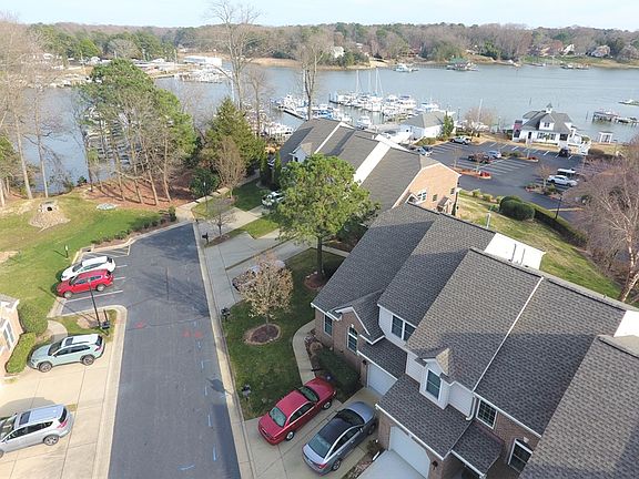 4th image of 208 Bluff Ter #1