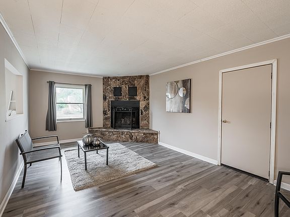 4th image of 410 Weinland St