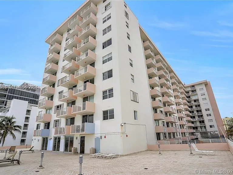 345 Ocean Dr #302 — Photo 1