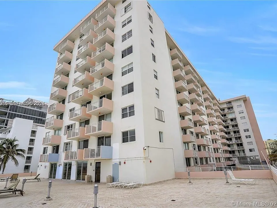 345 Ocean Dr #302