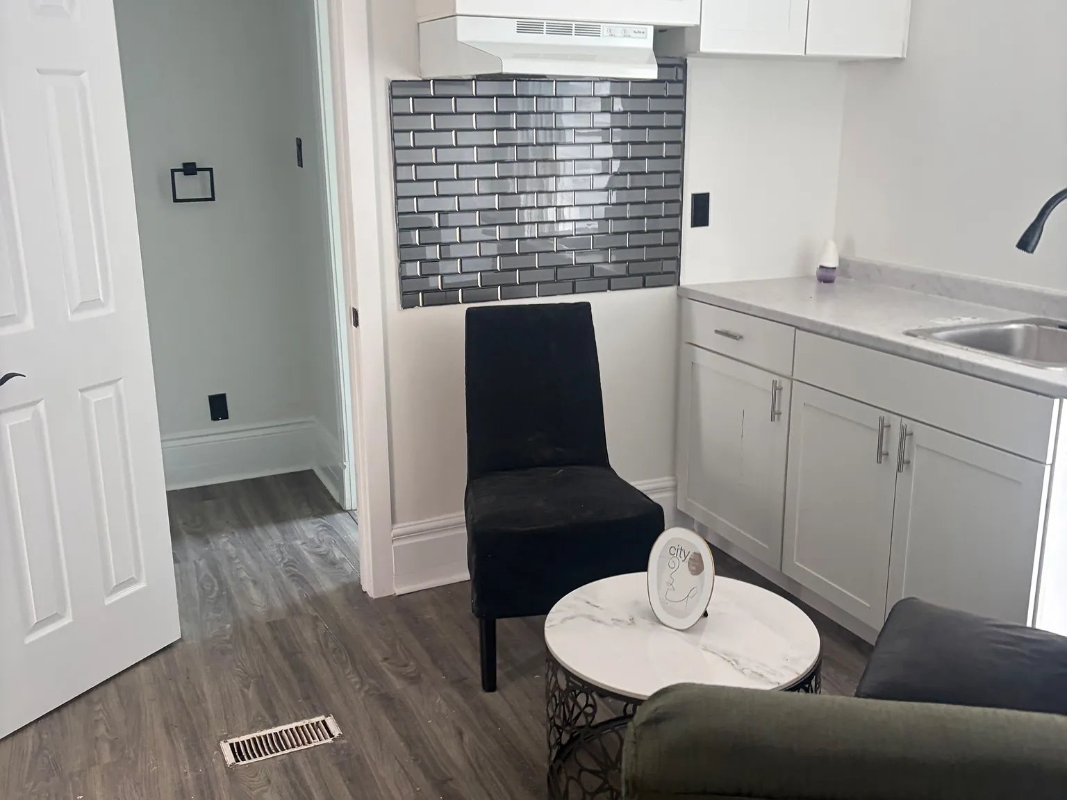 2 bed, $1,300 — Photo 4