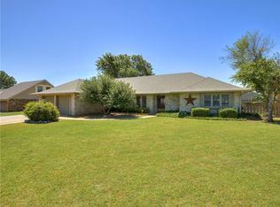 1516 Plains Ave, Weatherford, OK 73096
