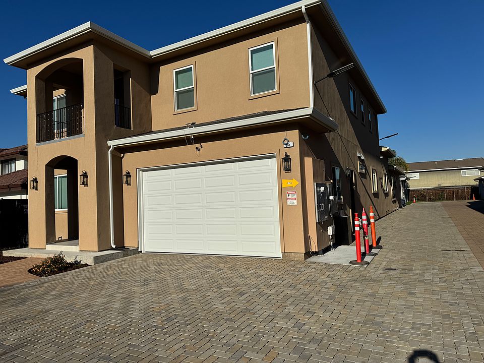 1st image of 615 Gaundabert Ln