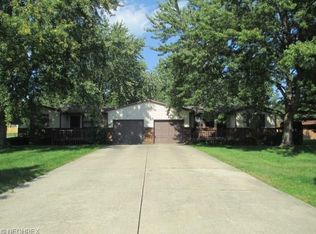 1043 Fuchsia Cir NW, Hartville, OH 44632