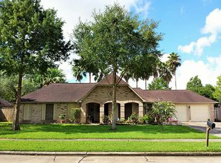 1401 Hampton Ct, Friendswood, TX 77546