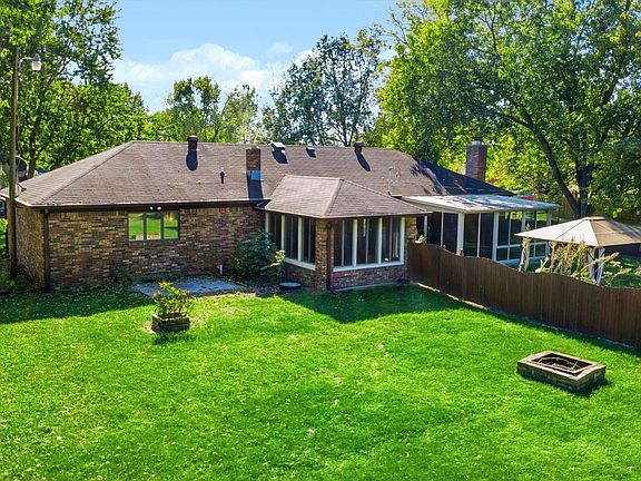 3rd image of 7274 Bruce Ct