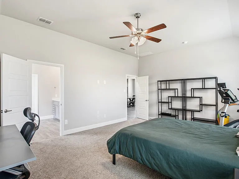 1501 Woodpecker St — Photo 4