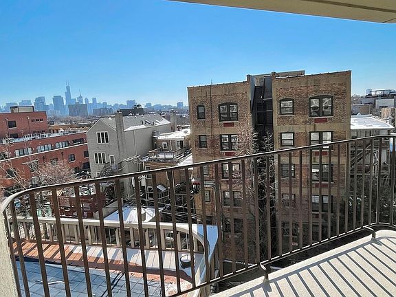 5th image of 1960 N Lincoln Park W APT 606