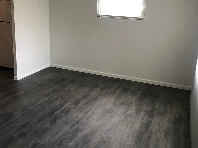 2476 Virginia St — Photo 2