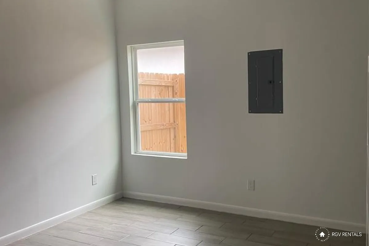 Building Photo - 405 Rafael Dr #1