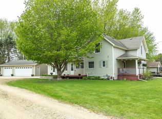 418 E Eyota St, Dover, MN 55929