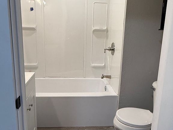 5th image of 806 Broad St #2