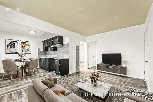 8027 S Broadway #6 Photo 1