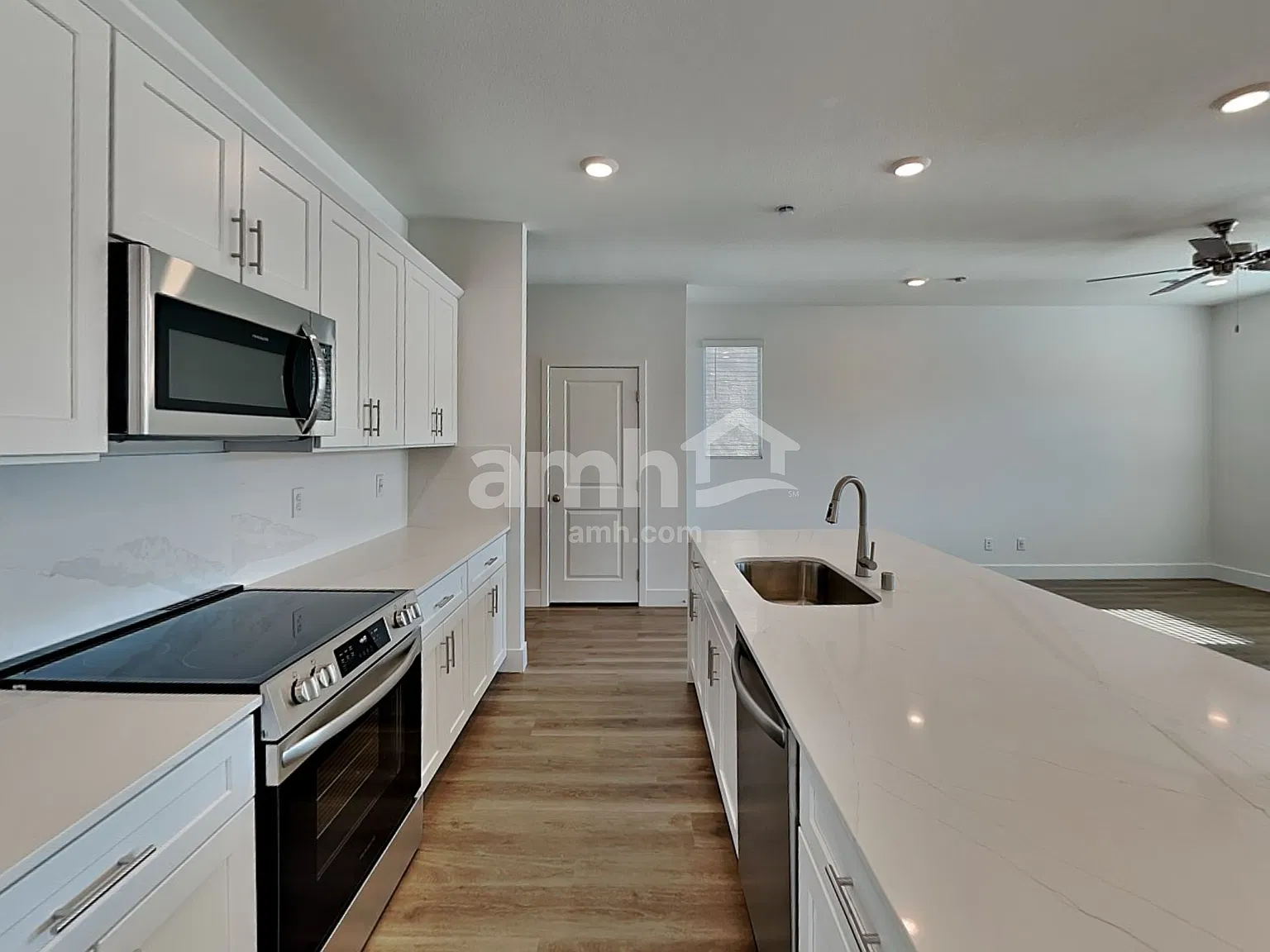 5 bed, 3.0 bath, 2395 sqft, $2,690 — Photo 4