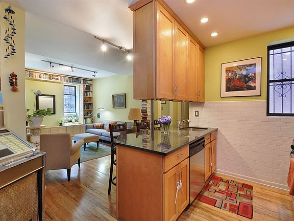 3rd image of 250 Park Pl APT 2C