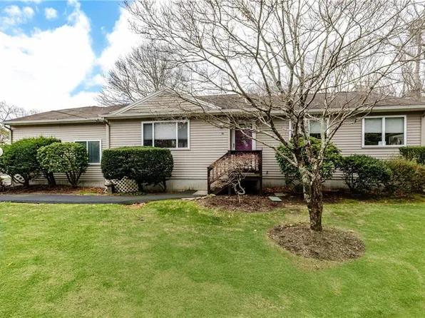 14 Clark Mill St, Coventry, RI 02816