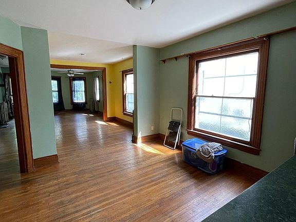 4th image of 328 Ashland Ave