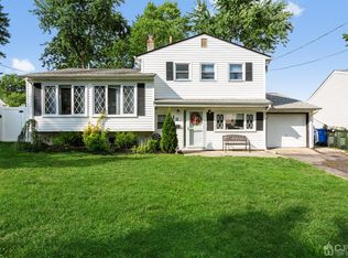 18 Candlewood Ct, Colonia, NJ 07067