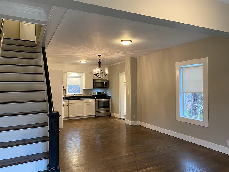 35 Henry St — Photo 3