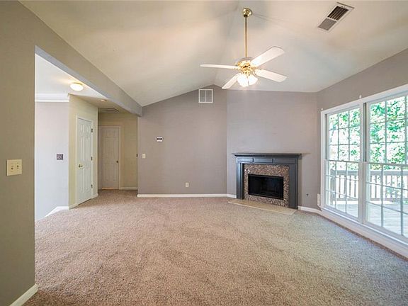 3rd image of 1215 Plainview Way