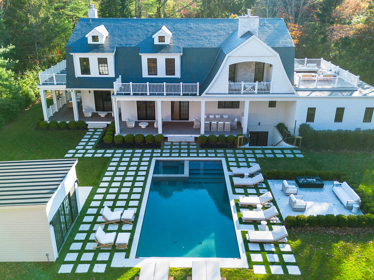 A Newly Crafted Estate in the Heart of Coveted Wainscott — Photo 2