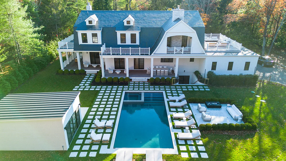 Building Photo - 73 Wainscott Stone Rd