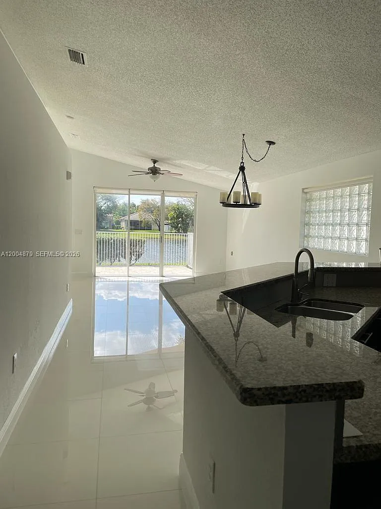 4117 Sapphire Bnd — Photo 3