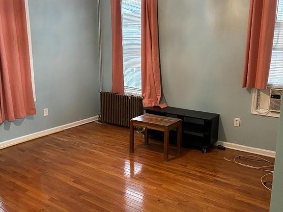 4th image of 160 N 16th St
