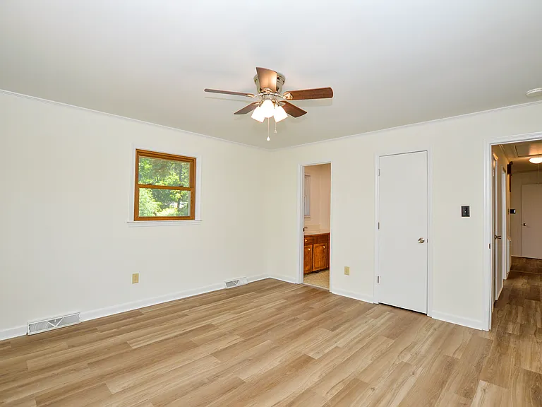 4075 Linda Dr — Photo 16