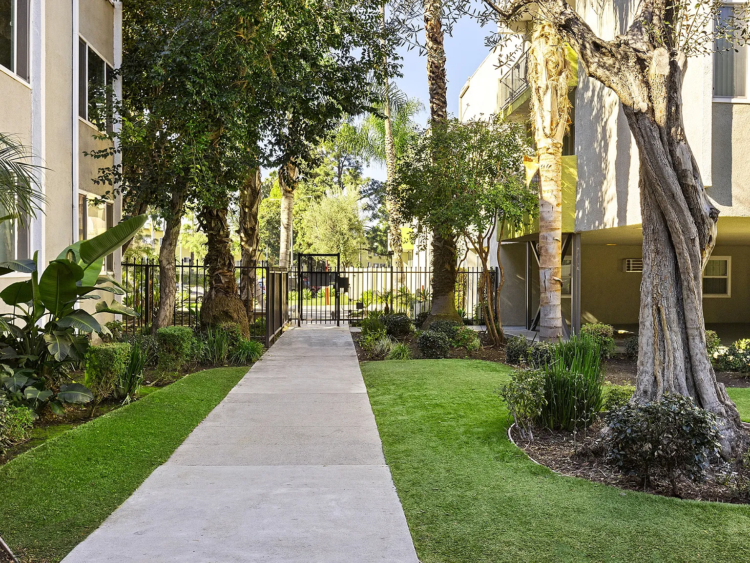 RESIDENCES AT WOODLAKE — Photo 3