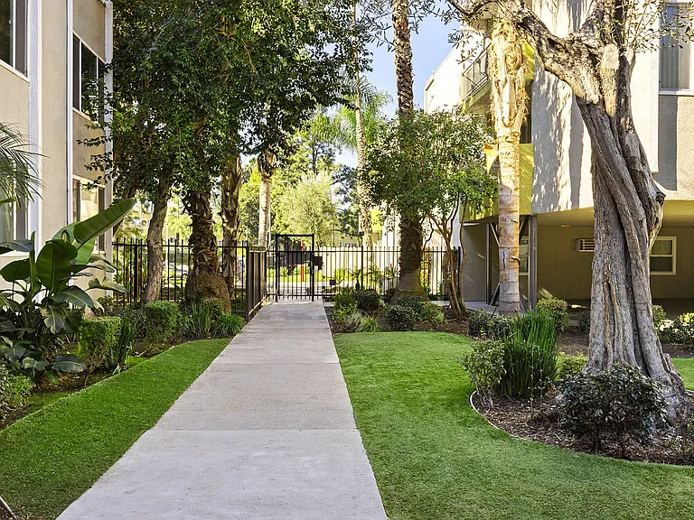 RESIDENCES AT WOODLAKE — Photo 3