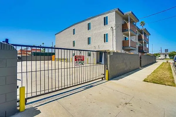 1722 N Avalon Blvd — Photo 11