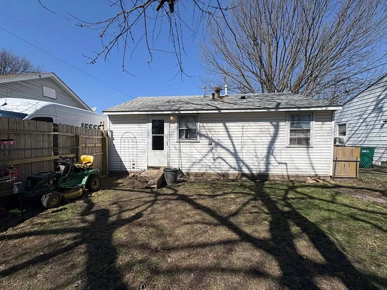 1035 Elmhurst Ave — Photo 2