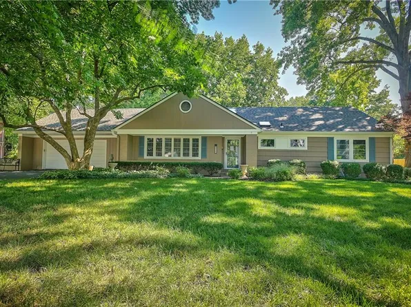 6521 Granada Dr, Prairie Village, KS 66208
