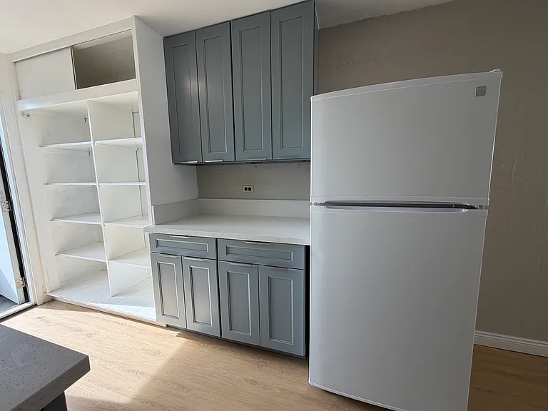 1329 Kinau St #B-5 — Photo 3