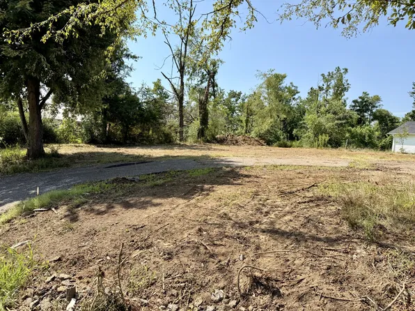 456 Pharr Ave, Selmer, TN 38375