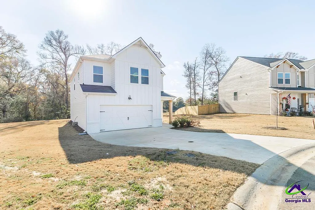 4 bed, 2.5 bath, 2009 sqft, $2,300 — Photo 3