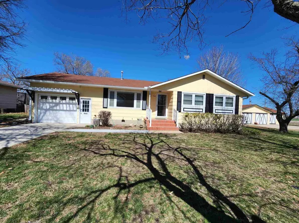 702 E 1st St, Hillsboro, KS 67063