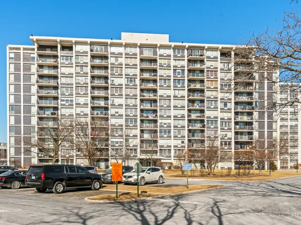 8809 W Golf Rd APT 2C, Niles, IL 60714