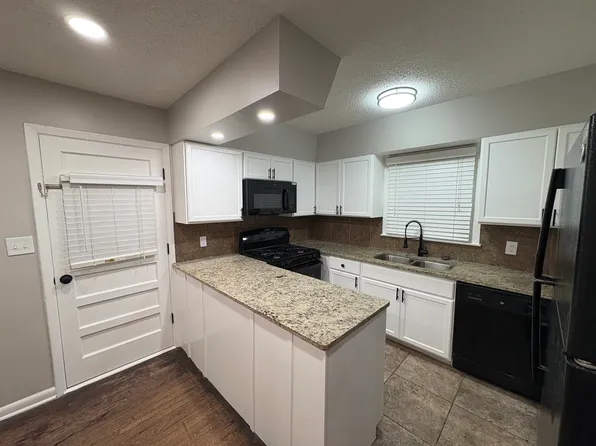 8618 E 32nd St, Kansas City, MO 64129