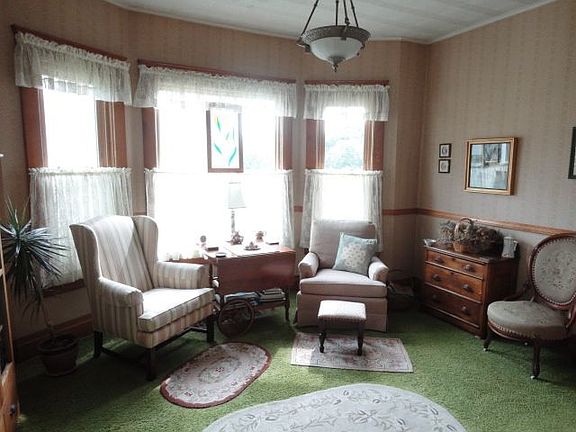 3rd image of 521 Stewart Ave