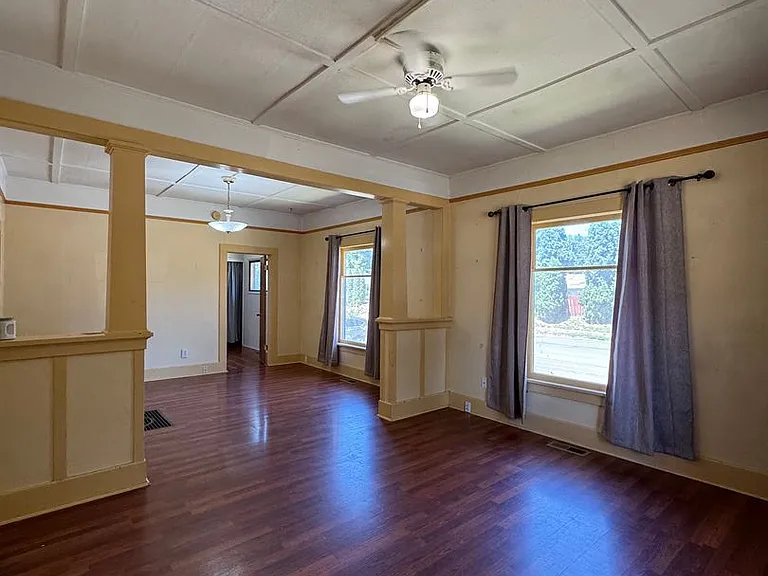 509 N Cle Elum St — Photo 2