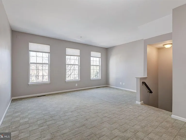 5140 Donovan Dr — Photo 7