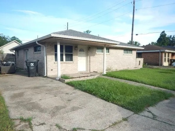 2401 Pirate Dr, Chalmette, LA 70043