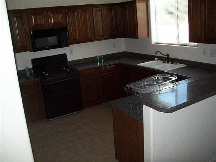 2nd image of 1054 Leesburg St