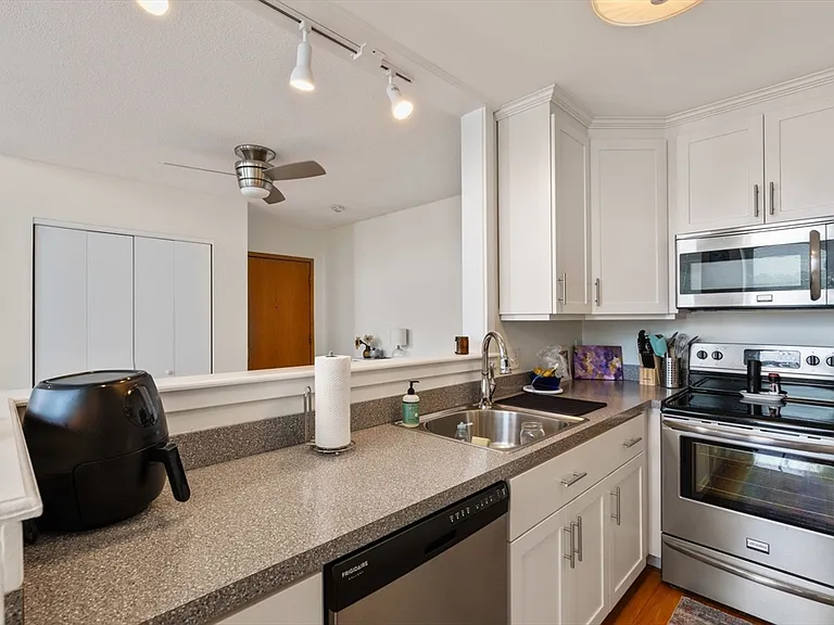 80 Beaumont St #204 — Photo 9
