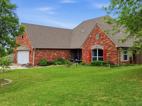 8012 Cottonwood Ave, Claremore, OK 74019