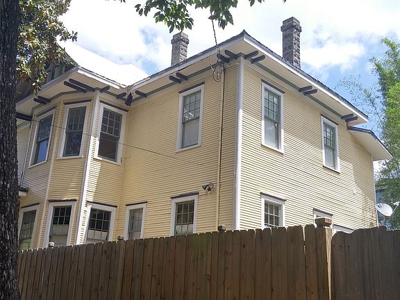4th image of 306 E 6th St