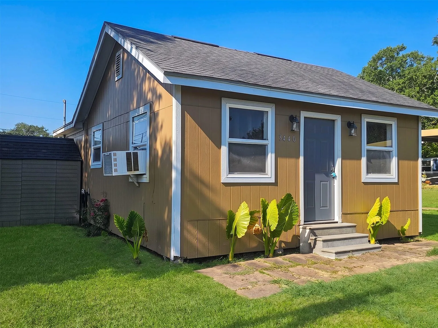 2 bed, 1.0 bath, 640 sqft, $1,200 — Photo 3